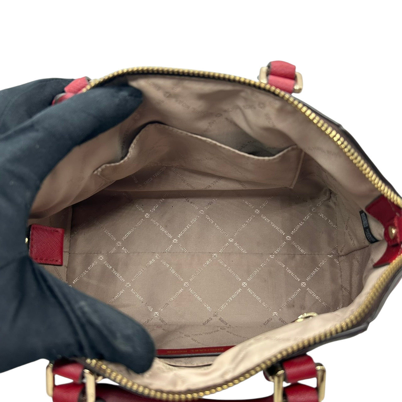 美品 マイケルコース MICHAEL KORS ハンドバッグ ショルダーバッグ 2way 斜め掛け可 シグネチャー MKロゴ バイカラー 赤 レッド 茶 ブラウン PVC レザー サッチェル ゴールド金具 チャーム 自立可 エレガント レディース s87