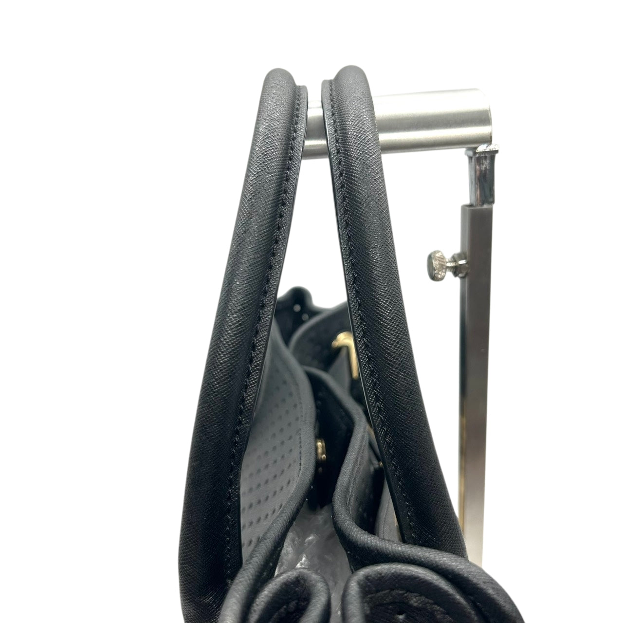 美品 マイケルコース MICHAEL KORS ハミルトン Hamilton トートバッグ ハンドバッグ チェーンショルダー パンチング 黒 ブラック ゴールド金具 パドロック ポーチ付 自立可 肩掛け ワンショルダー サッチェル レディース s93