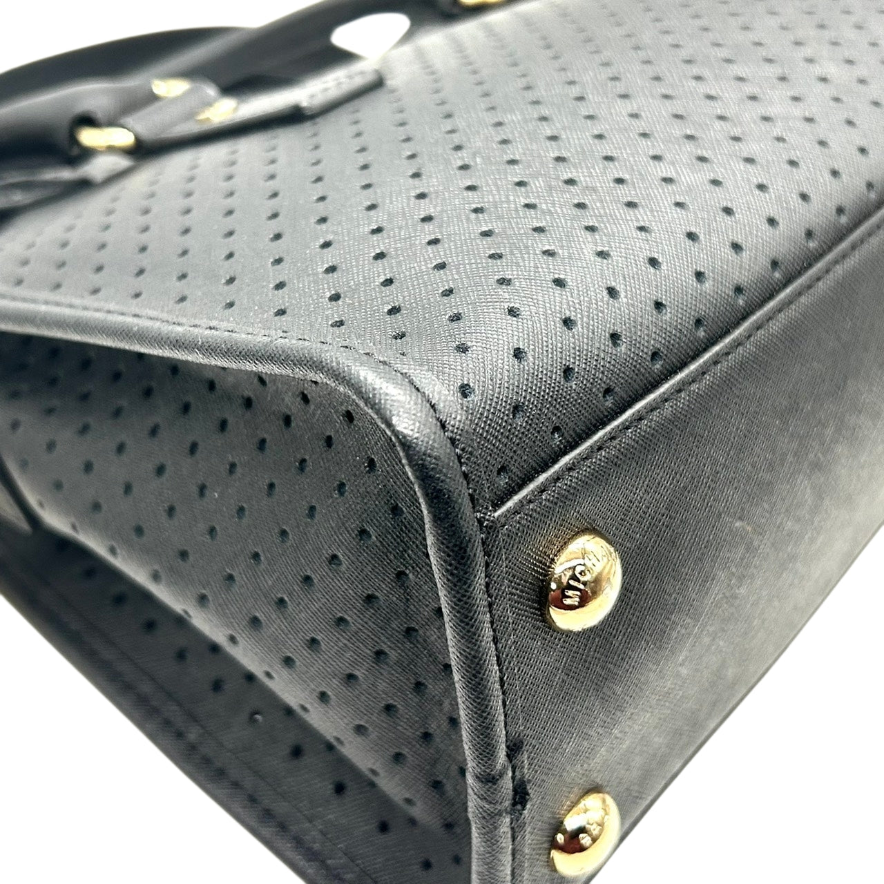 美品 マイケルコース MICHAEL KORS ハミルトン Hamilton トートバッグ ハンドバッグ チェーンショルダー パンチング 黒 ブラック ゴールド金具 パドロック ポーチ付 自立可 肩掛け ワンショルダー サッチェル レディース s93