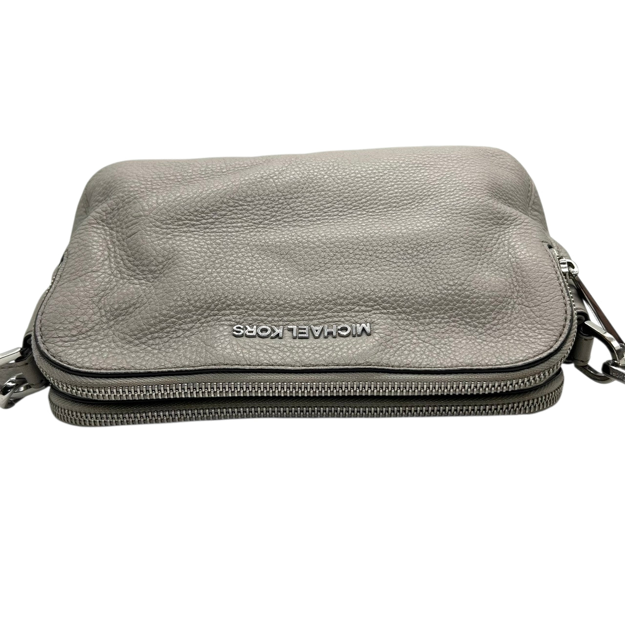 美品 マイケルコース MICHAEL KORS ショルダーバッグ クロスボディ ポシェット 斜め掛け可 レザー 本革 グレー ライトグレー シルバー金具 ロゴ シンプル 軽量 コンパクト レディース お出かけ 旅行 デート サブバッグ s93