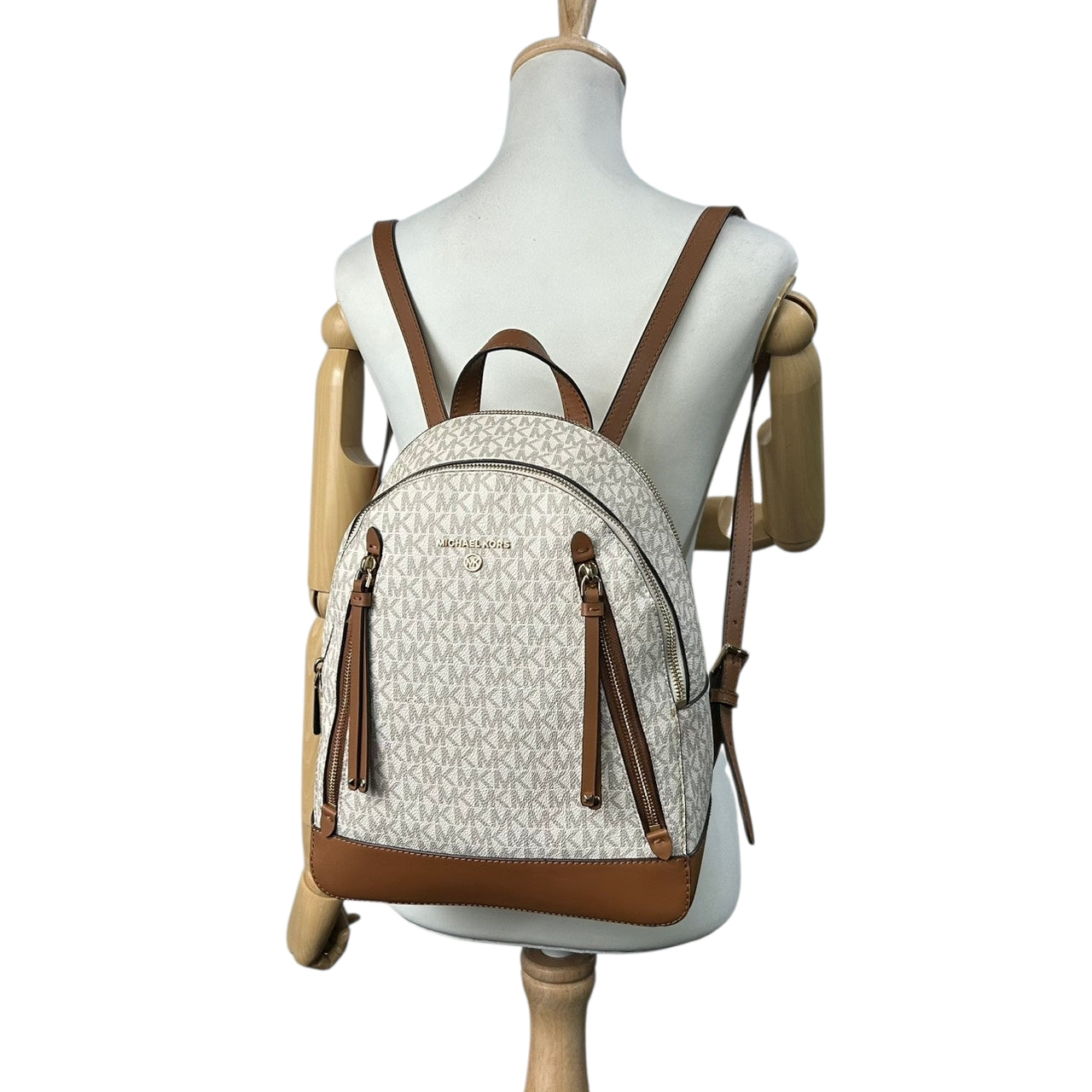 【美品】 マイケルコース MICHAEL KORS リュックサック バックパック シグネチャー MKロゴ 総柄 PVC レザー ブラウン ホワイト ゴールド金具 レディース エレガント カジュアル 通勤 通学 自立可 s94