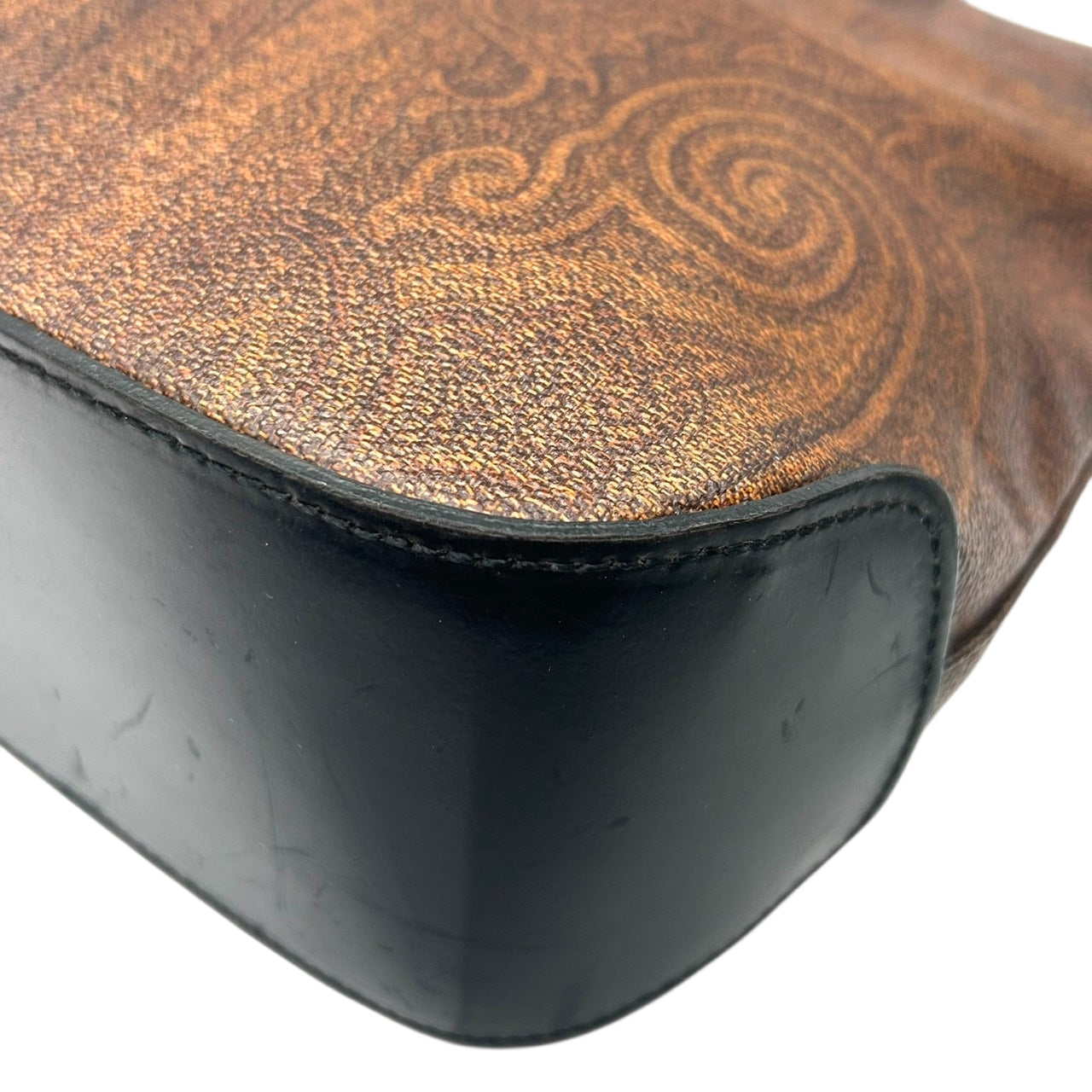 【美品】エトロ ETRO ハンドバッグ トートバッグ ミニトート ペイズリー 総柄 PVC レザー 本革 ブラウン 茶色 ブラック 黒 イタリア製 レディース 女性用 ビンテージ クラシック エレガント 上品 自立可 軽量 マチあり 手提げ 鞄 カバン s94