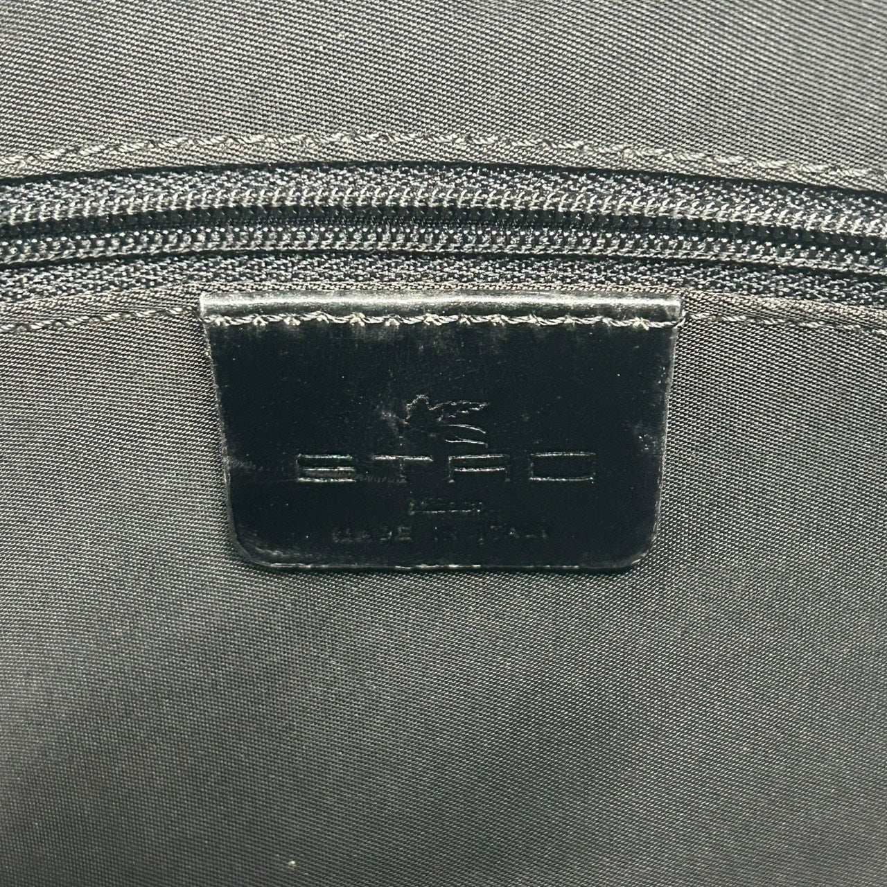 【美品】エトロ ETRO ハンドバッグ トートバッグ ミニトート ペイズリー 総柄 PVC レザー 本革 ブラウン 茶色 ブラック 黒 イタリア製 レディース 女性用 ビンテージ クラシック エレガント 上品 自立可 軽量 マチあり 手提げ 鞄 カバン s94