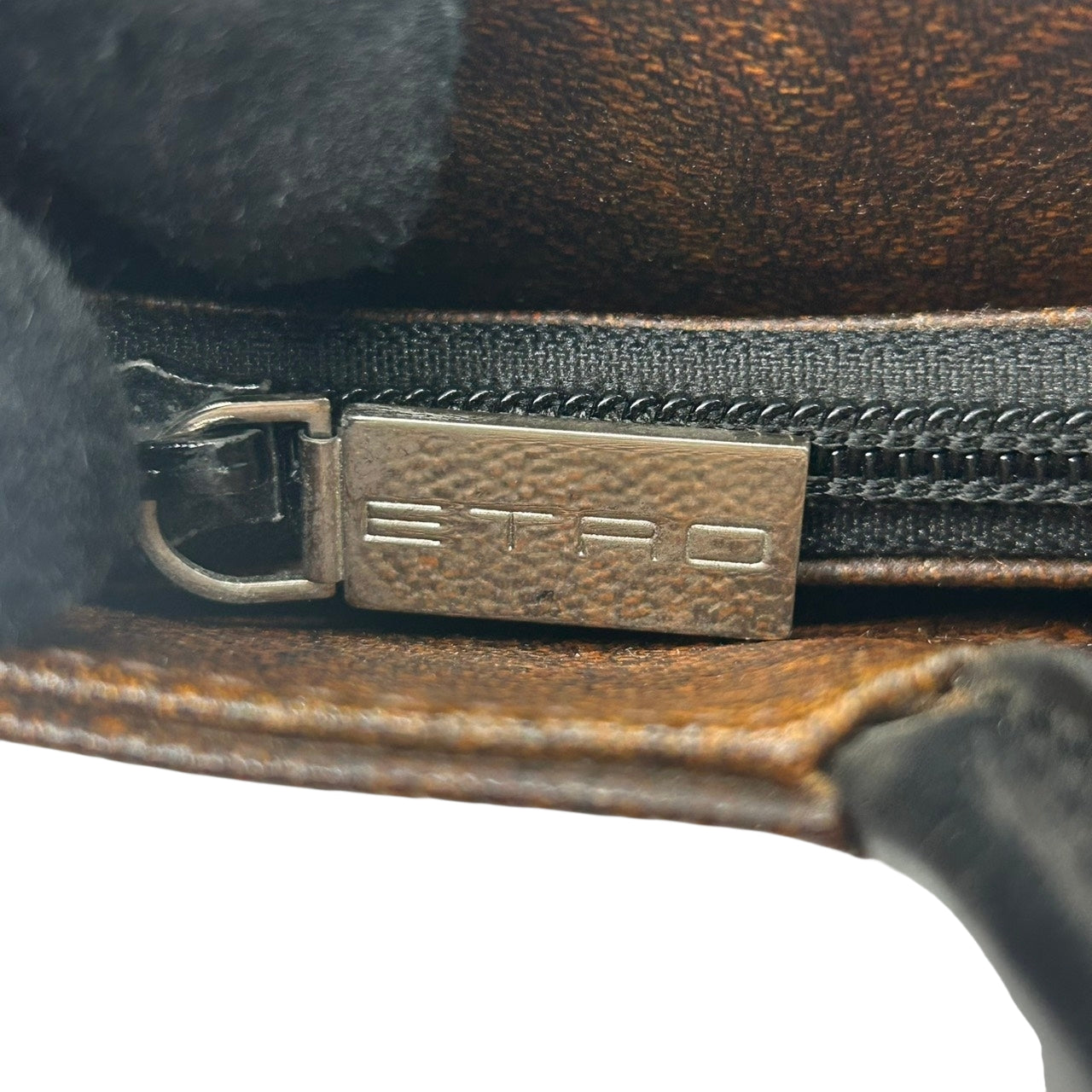 【美品】エトロ ETRO ハンドバッグ トートバッグ ミニトート ペイズリー 総柄 PVC レザー 本革 ブラウン 茶色 ブラック 黒 イタリア製 レディース 女性用 ビンテージ クラシック エレガント 上品 自立可 軽量 マチあり 手提げ 鞄 カバン s94