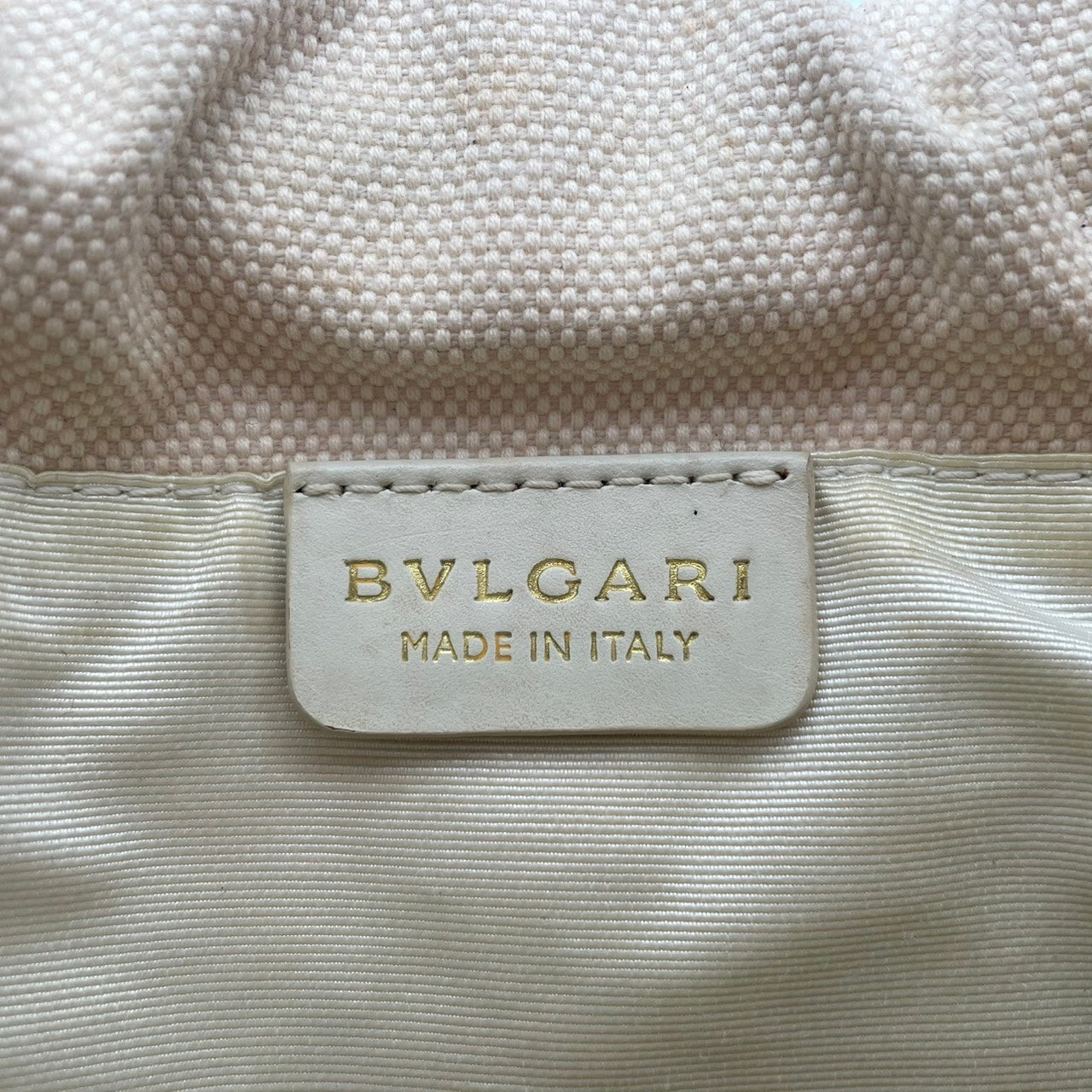 良品 ブルガリ BVLGARI ハンドバッグ トンド サン 太陽 カットアウト レザー キャンバス オフホワイト レディース エレガント 個性的 デザイン 巾着 お出かけ デイリーユース 普段使い 上品 お洒落 自立可 希少 レア ブランドバッグ S95