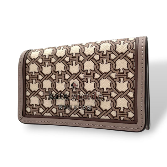 【美品】ケイトスペード kate spade キーケース 6連 スペードフラワー モノグラム PVC レザー グレージュ ベージュ ロゴ シルバー金具 エレガント クラシック 上品 レディース ビジネス 通勤 通学 ギフト プレゼント 小物 雑貨 M2
