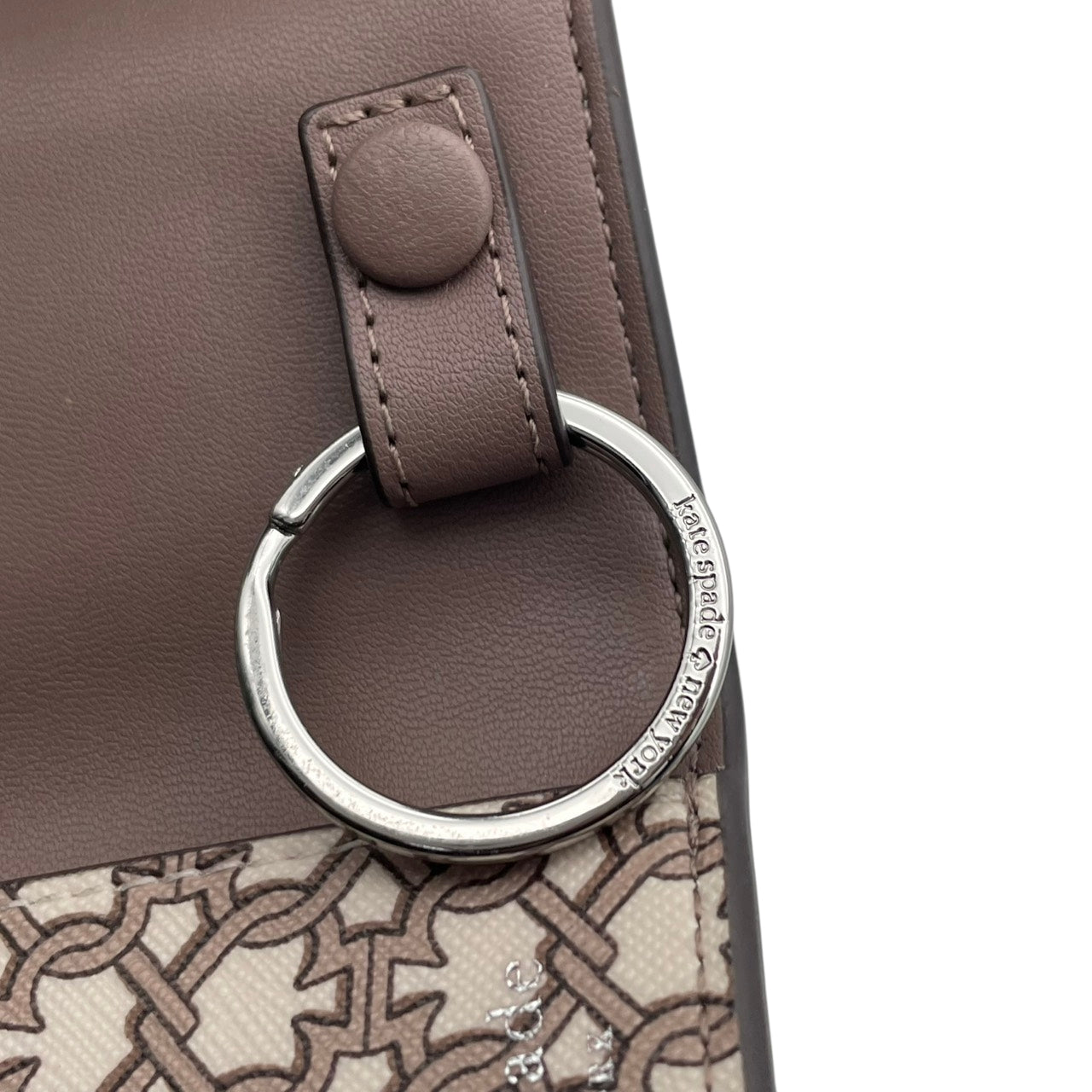【美品】ケイトスペード kate spade キーケース 6連 スペードフラワー モノグラム PVC レザー グレージュ ベージュ ロゴ シルバー金具 エレガント クラシック 上品 レディース ビジネス 通勤 通学 ギフト プレゼント 小物 雑貨 M2