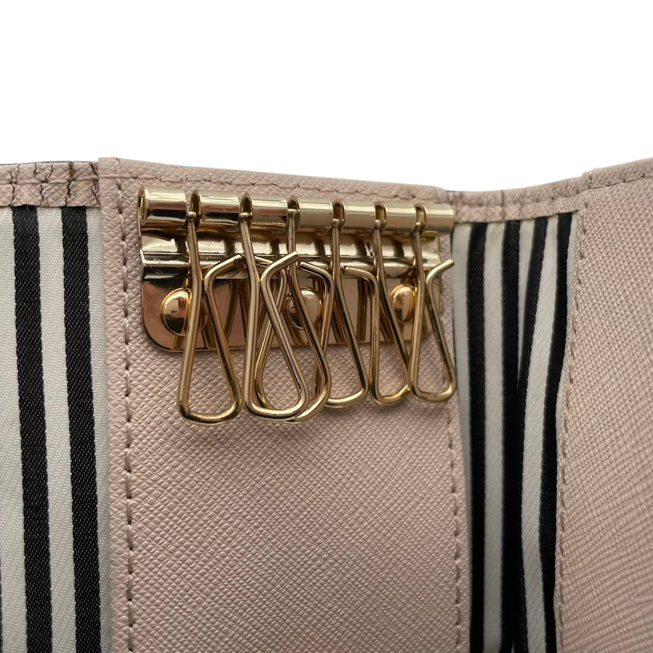 【美品】ケイトスペード kate spade キーケース 6連 サフィアーノレザー バイカラー ネイビー アイボリー 紺 白 ロゴ ゴールド金具 エレガント クラシック 上品 レディース ビジネス 通勤 通学 ギフト プレゼント 小物 雑貨 M2
