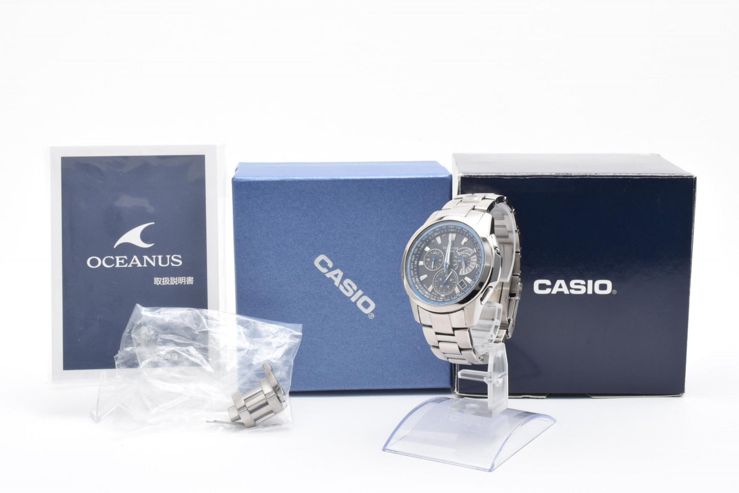 カシオ Casio OCEANUS OCW-M700 メンズ腕時計 電波ソーラー クロノグラフ チタン ブラック文字盤 オシアナス 箱 コマ付き