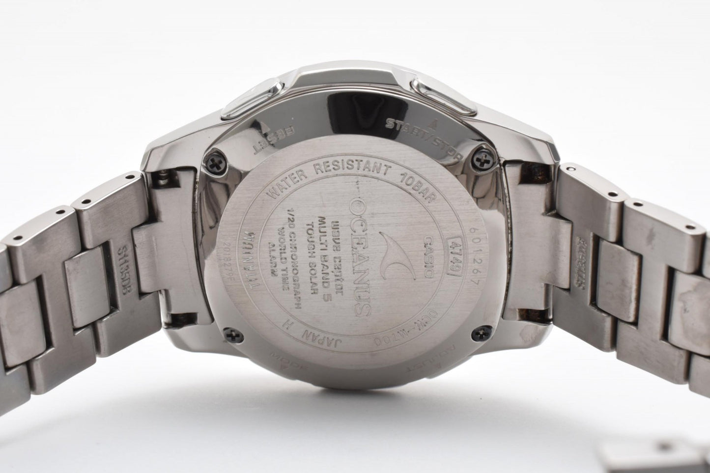 カシオ Casio OCEANUS OCW-M700 メンズ腕時計 電波ソーラー クロノグラフ チタン ブラック文字盤 オシアナス 箱 コマ付き