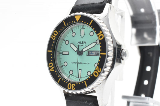 SEIKO ALBA V248-0070 レディース クォーツ ダイバーズ 腕時計 グリーンダイヤル ブラックベゼル シリコンベルト