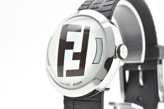 FENDI フェンディ ロゴダイヤル 腕時計 8010G ブラック ホワイト ラバーベルト スイス製 メンズ クォーツ