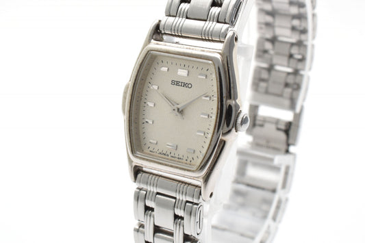 SEIKO セイコー V401-6250 クオーツ レディース 腕時計 ホワイト文字盤 スクエアケース ステンレススチール ブレスレット 1990年代
