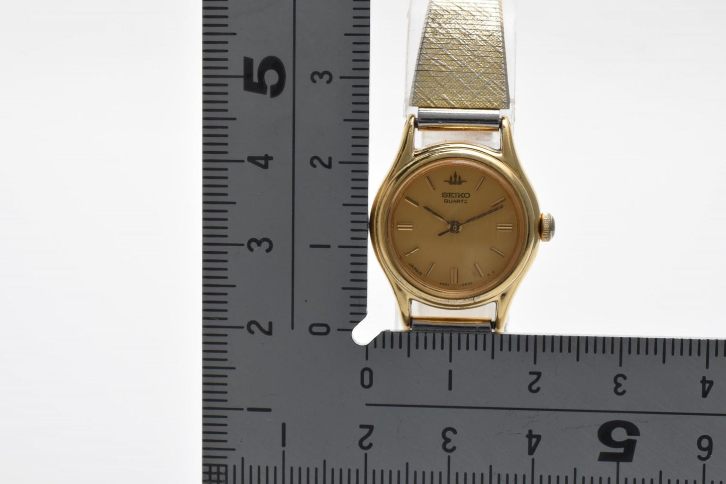 SEIKO セイコー V401-0920 クオーツ レディース 腕時計 ゴールド文字盤 ラウンドケース ステンレス エクスパンションブレス 1990年代