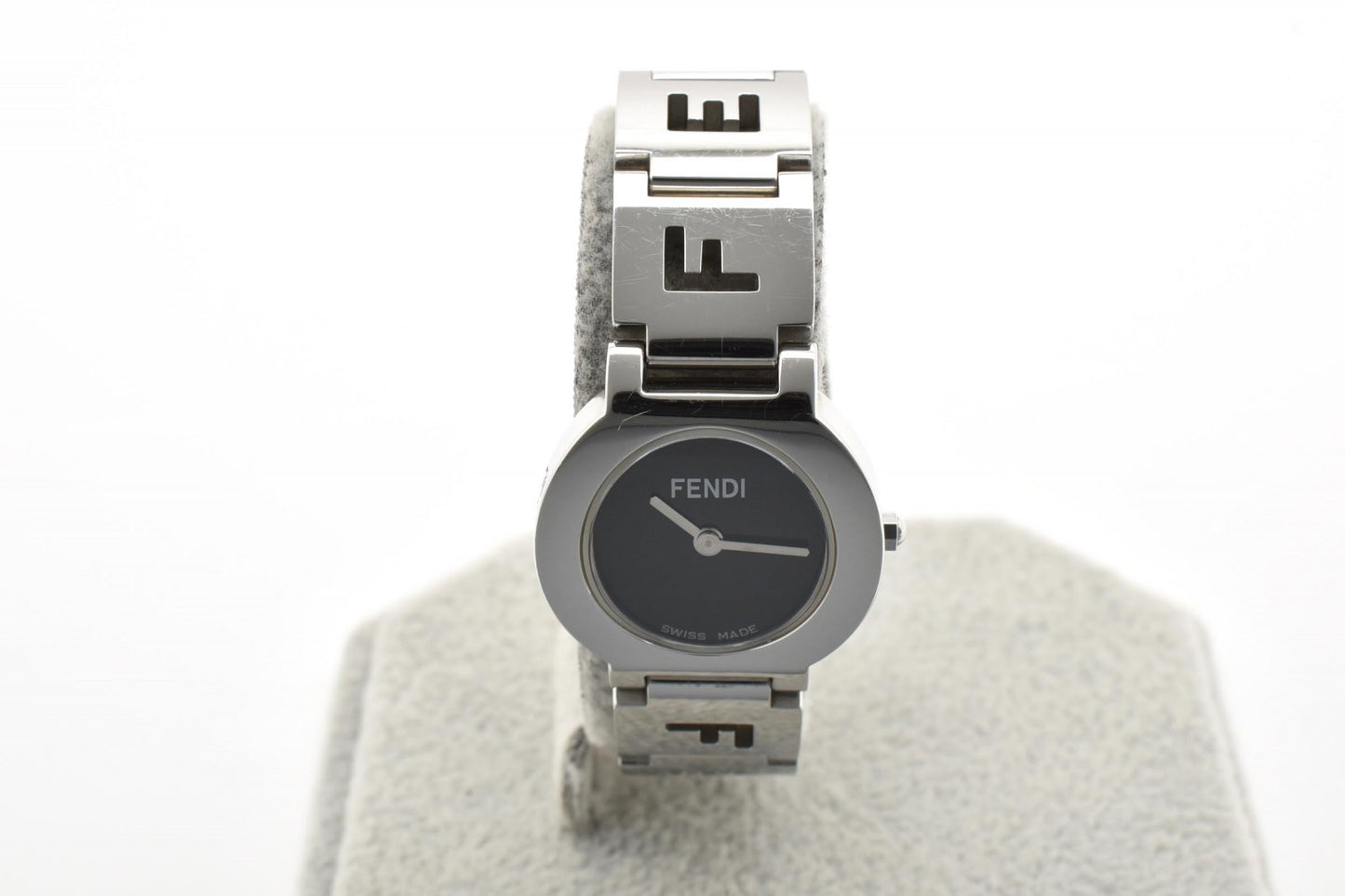 FENDI フェンディ オロロジ 3050L クオーツ レディース 腕時計 ブラック文字盤 FFロゴブレスレット ステンレススチール ドレスウォッチ