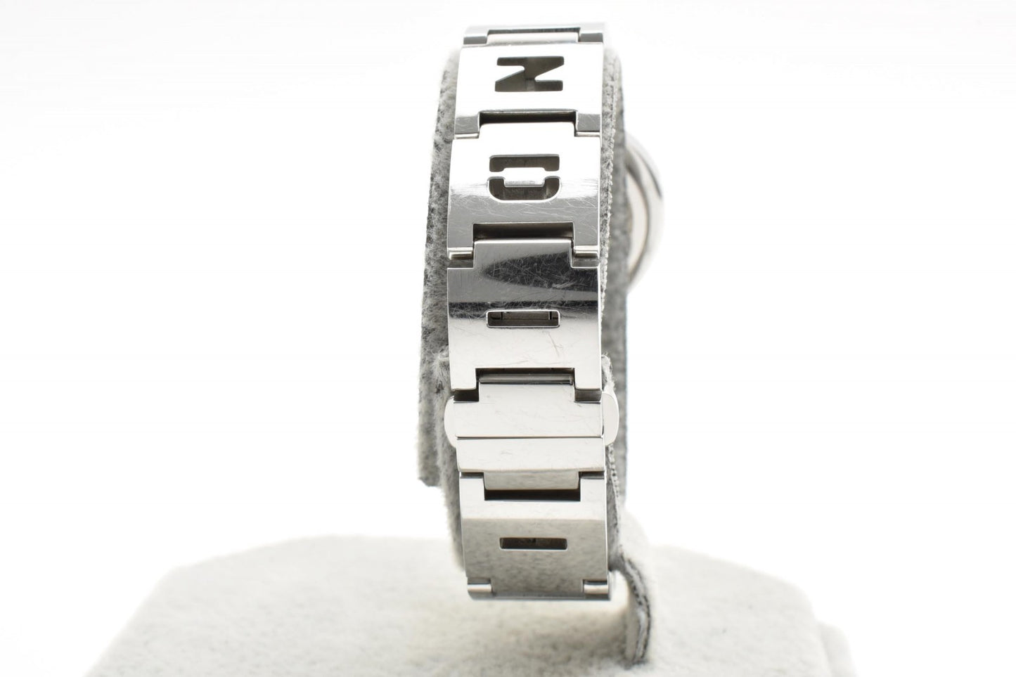 FENDI フェンディ オロロジ 3050L クオーツ レディース 腕時計 ブラック文字盤 FFロゴブレスレット ステンレススチール ドレスウォッチ