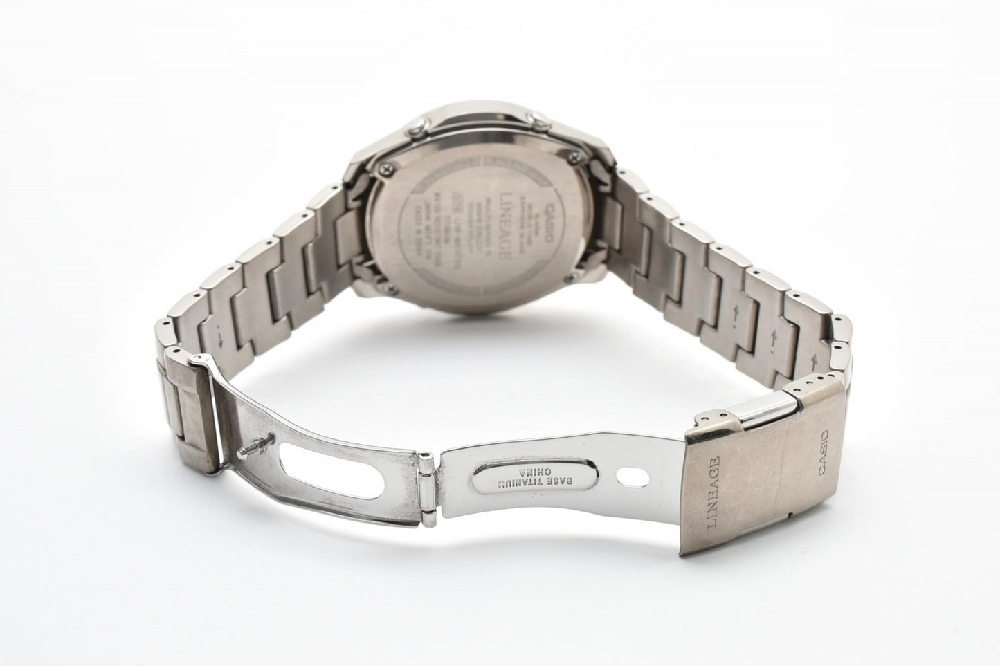 カシオ CASIO LINEAGE LIW-M610TDS ソーラー電波 腕時計 ブラック文字盤 チタンケース チタンブレス メンズ