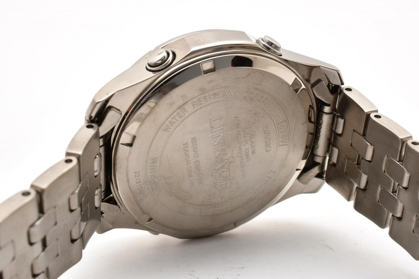 カシオ CASIO LINEAGE LIW-600 ソーラー電波 腕時計 ホワイト文字盤 チタンケース チタンブレス メンズ