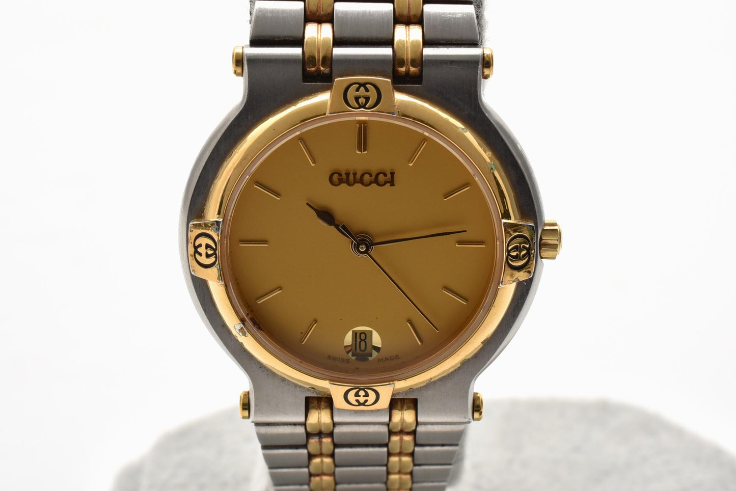 GUCCI グッチ 9000M クォーツ 腕時計 ゴールド文字盤 GGベゼル ステンレス メンズ ドレスウォッチ