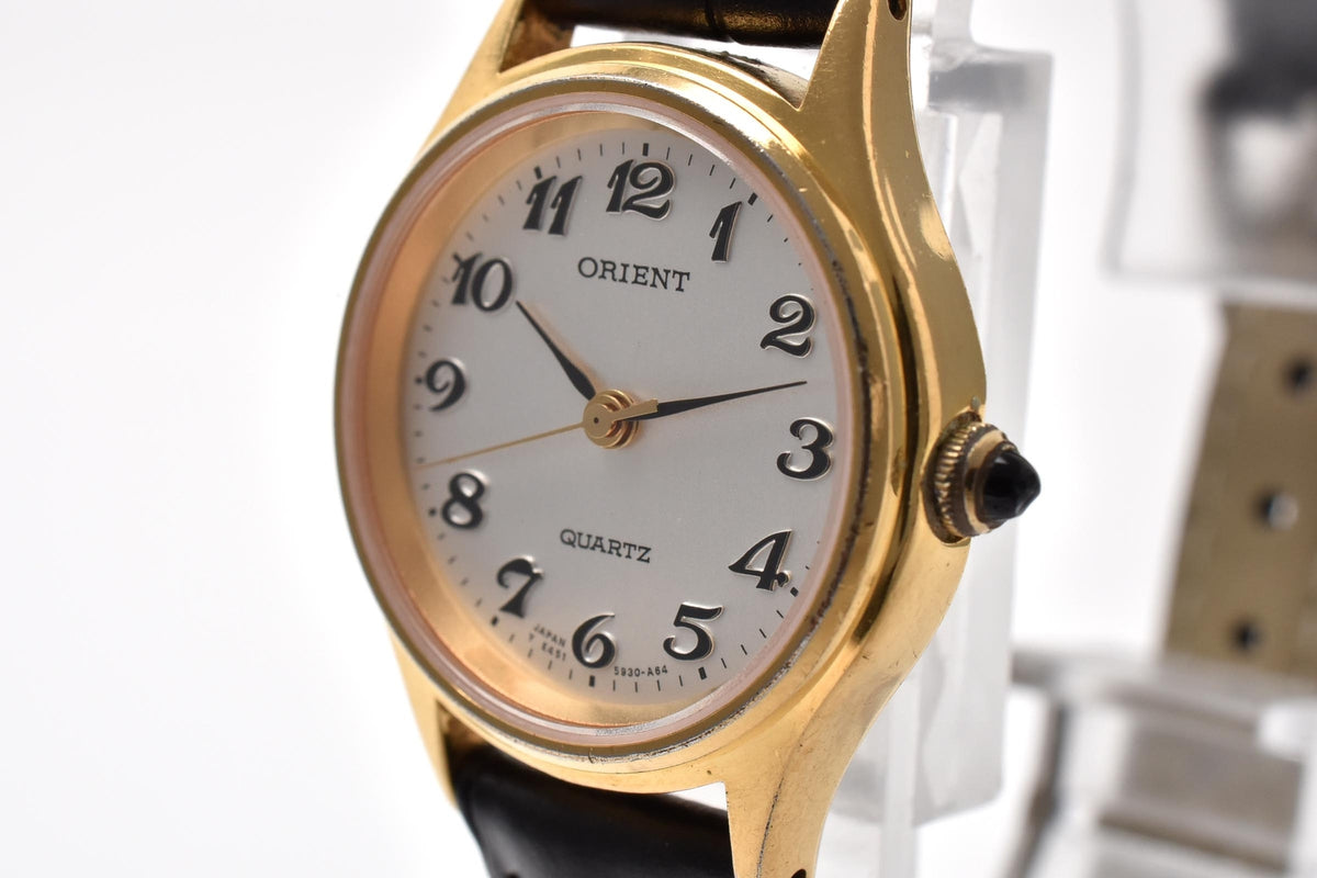 ORIENT オリエント レディース ヴィンテージ クォーツ 腕時計 45593-00 ホワイト文字盤 ゴールドカラーケース レザーストラップ 24mm 1990年代