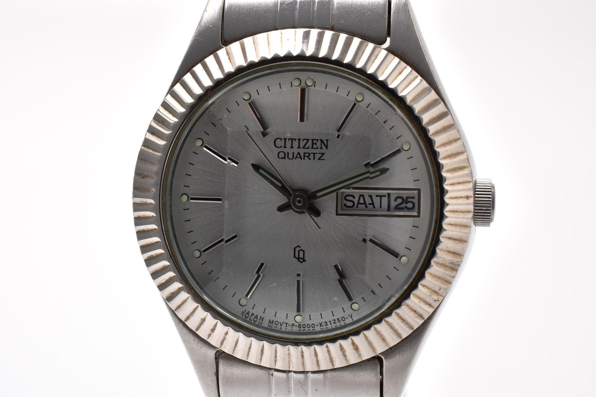 CITIZEN シチズン 6000-K09338 レディース クォーツ 腕時計 シルバー文字盤 デイデイト フルーテッドベゼル ステンレス 25.2mm ヴィンテージ
