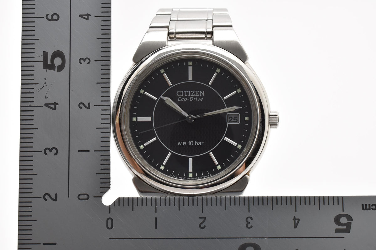 CITIZEN シチズン Eco-Drive エコ・ドライブ E111-S027161 メンズ ソーラー 腕時計 ブラック文字盤 デイト ステンレス 35.6mm