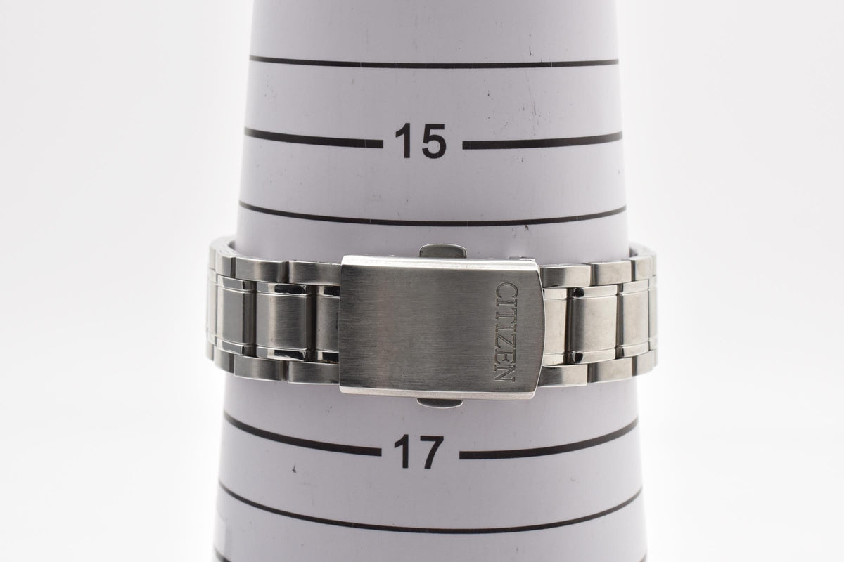CITIZEN シチズン Eco-Drive エコ・ドライブ E111-S027161 メンズ ソーラー 腕時計 ブラック文字盤 デイト ステンレス 35.6mm