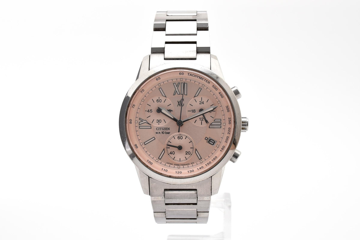 CITIZEN シチズン xC クロスシー F500-T002382 レディース クォーツ クロノグラフ 腕時計 ピンクゴールドカラー文字盤 デイト ステンレス 31mm