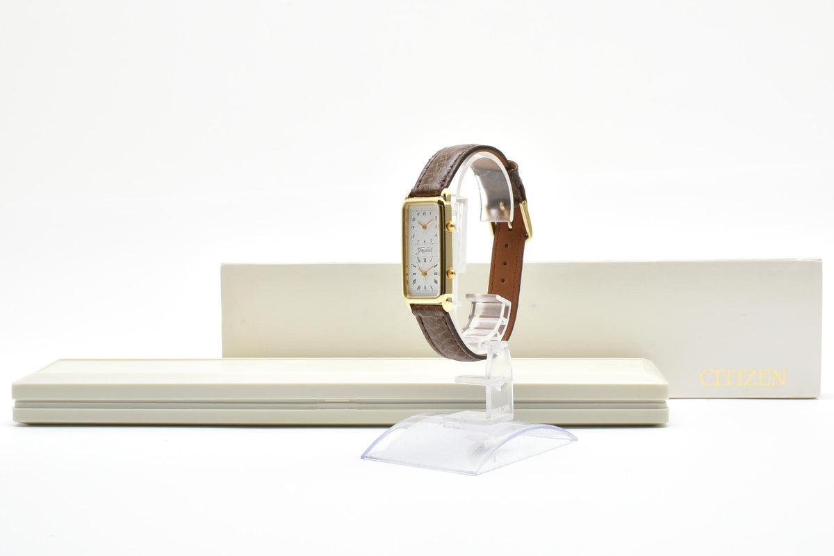 CITIZEN シチズン 593W-344391 メンズ クォーツ 腕時計 デュアルタイム 2面 ホワイト文字盤 レクタンギュラー ゴールドカラー ステンレス レザー 18.5mm ヴィンテージ