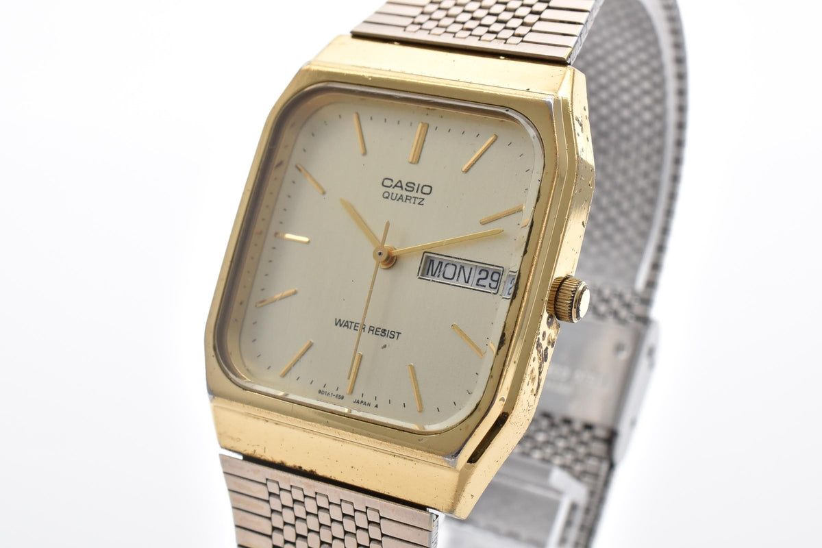 CASIO カシオ MQ-518 メンズ クォーツ 腕時計 ゴールド文字盤 デイデイト 曜日 日付表示 ゴールドカラー ステンレス ブレスレット 28.6mm 1980年代 ヴィンテージ