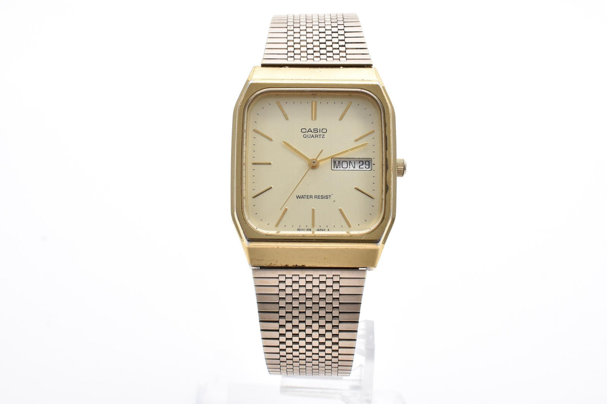 CASIO カシオ MQ-518 メンズ クォーツ 腕時計 ゴールド文字盤 デイデイト 曜日 日付表示 ゴールドカラー ステンレス ブレスレット 28.6mm 1980年代 ヴィンテージ