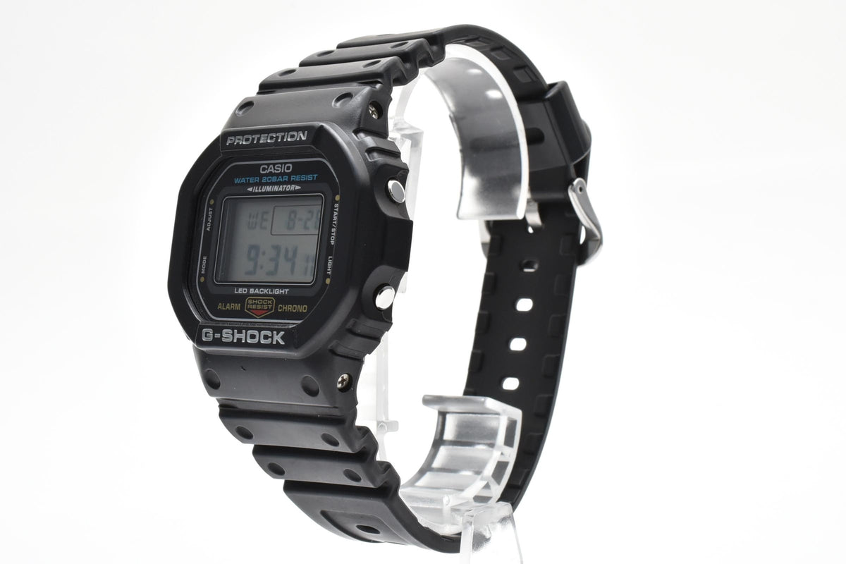 CASIO カシオ G-SHOCK ジーショック DW-5600UE メンズ クォーツ デジタル 腕時計 ブラック液晶 スクエア 樹脂ケース レジンベルト 41mm 2020年代 箱 説明書 保証書類付