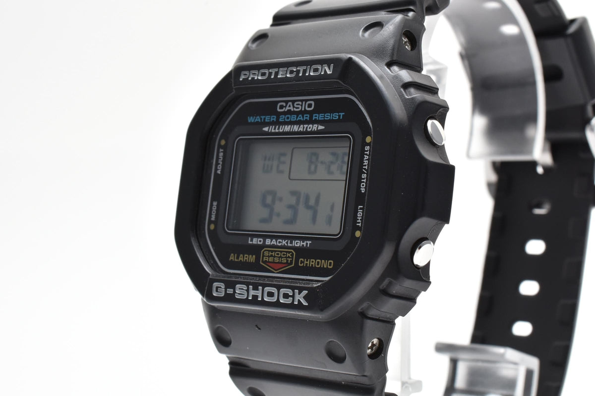 CASIO カシオ G-SHOCK ジーショック DW-5600UE メンズ クォーツ デジタル 腕時計 ブラック液晶 スクエア 樹脂ケース レジンベルト 41mm 2020年代 箱 説明書 保証書類付