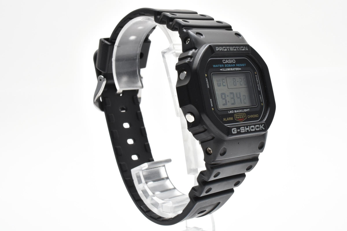 CASIO カシオ G-SHOCK ジーショック DW-5600UE メンズ クォーツ デジタル 腕時計 ブラック液晶 スクエア 樹脂ケース レジンベルト 41mm 2020年代 箱 説明書 保証書類付