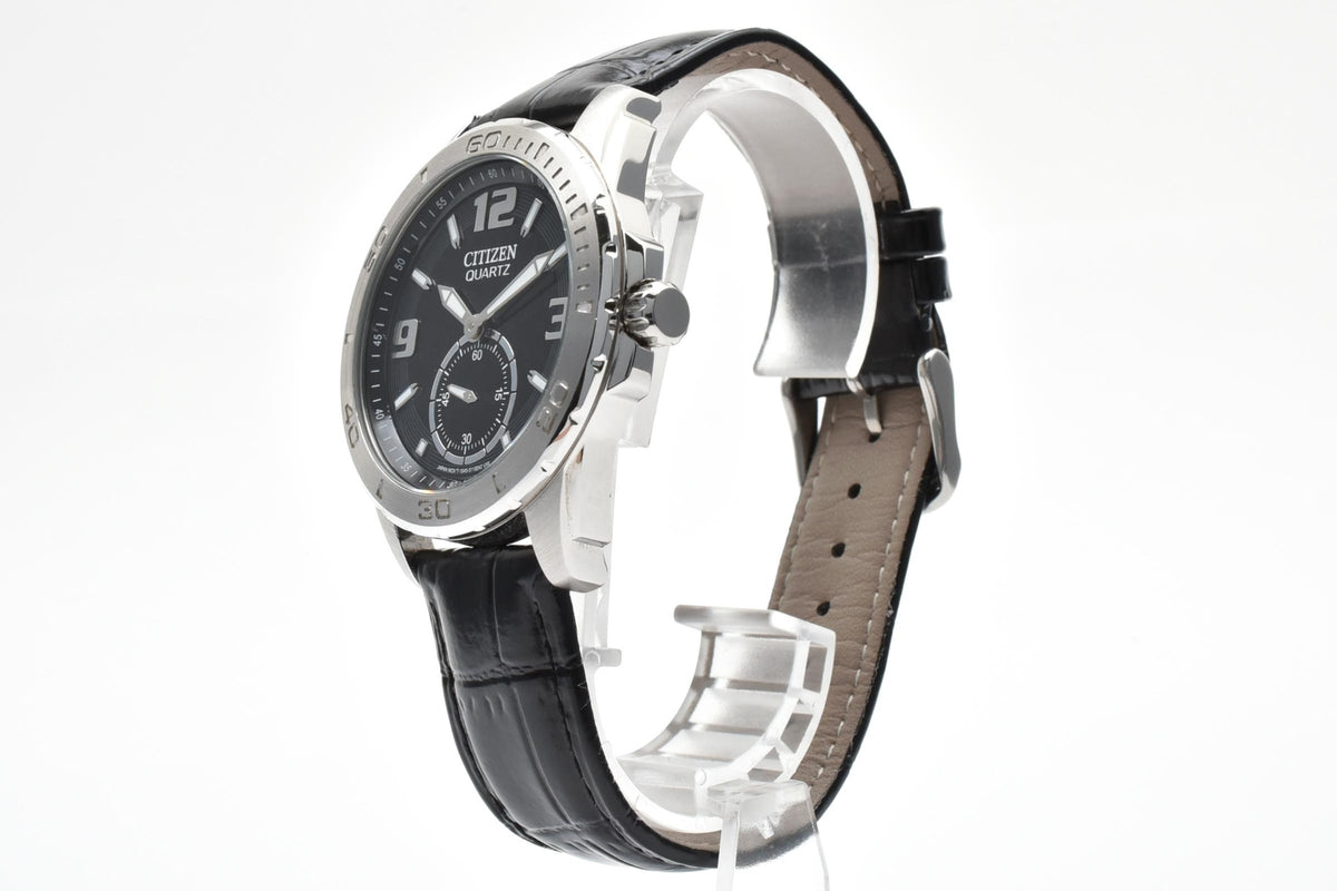 CITIZEN シチズン 1045-S081386 メンズ クォーツ スポーツ 腕時計 ブラック文字盤 スモールセコンド アラビア数字 ステンレス ブラック レザーストラップ 40.5mm 2000年代