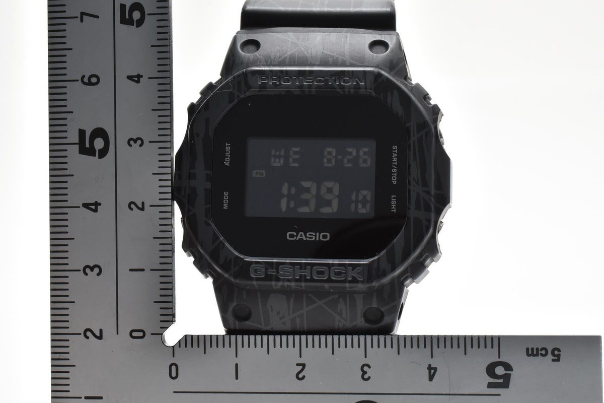 CASIO カシオ G-SHOCK ジーショック Slash Pattern Series DW-5600SL メンズ クォーツ デジタル 腕時計 ブラック液晶 グラフィック柄 樹脂ケース レジンベルト 42.5mm 2010年代