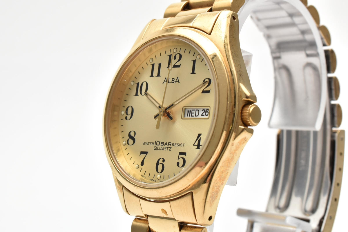 SEIKO セイコー ALBA アルバ V733-7A70 メンズ クォーツ 腕時計 ゴールド文字盤 アラビア数字 デイデイト 3針 ステンレス ブレスレット 33mm 1990年代 ヴィンテージ