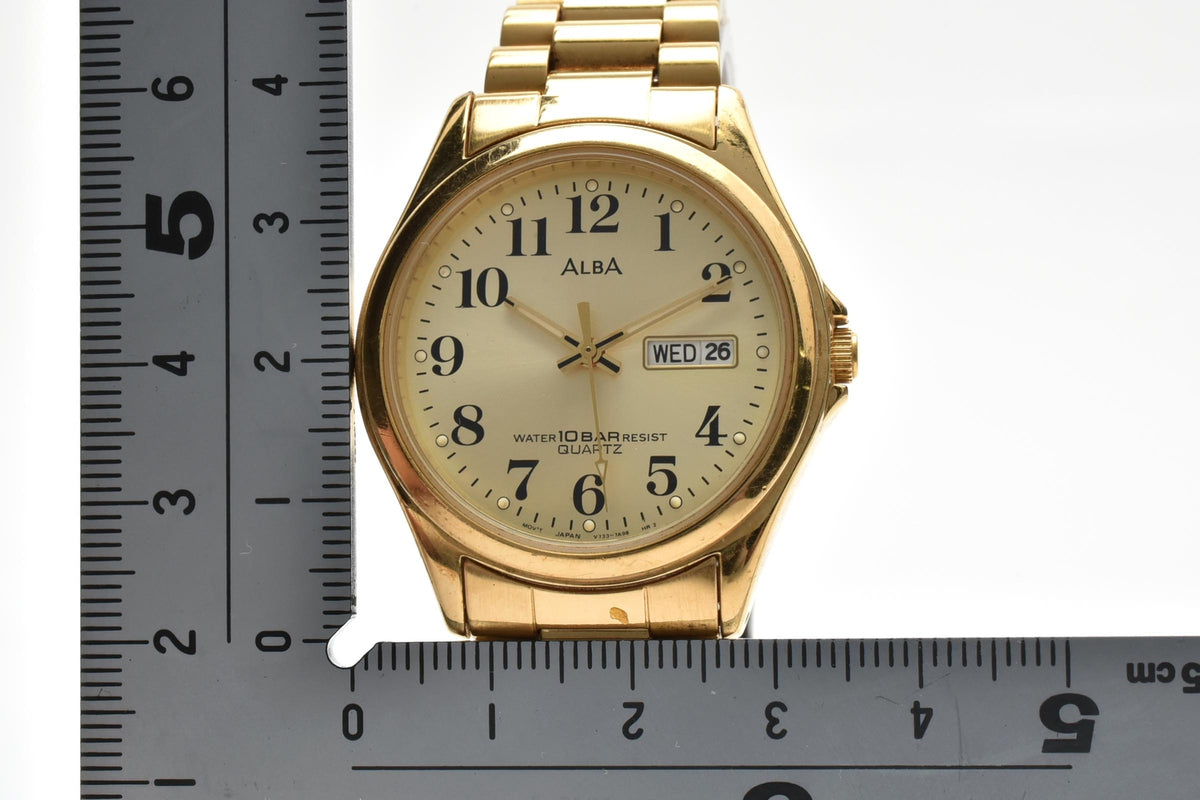 SEIKO セイコー ALBA アルバ V733-7A70 メンズ クォーツ 腕時計 ゴールド文字盤 アラビア数字 デイデイト 3針 ステンレス ブレスレット 33mm 1990年代 ヴィンテージ