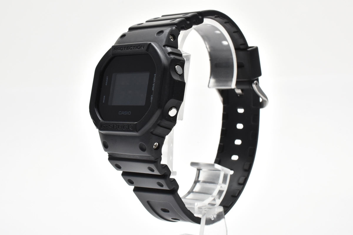 CASIO カシオ G-SHOCK ジーショック Solid Colors DW-5600BB メンズ クォーツ デジタル 腕時計 ブラック液晶 オールブラック 樹脂ケース レジンベルト 44mm 2010年代