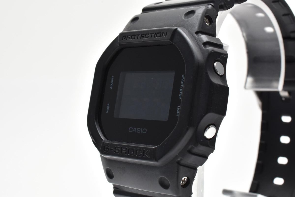 CASIO カシオ G-SHOCK ジーショック Solid Colors DW-5600BB メンズ クォーツ デジタル 腕時計 ブラック液晶 オールブラック 樹脂ケース レジンベルト 44mm 2010年代