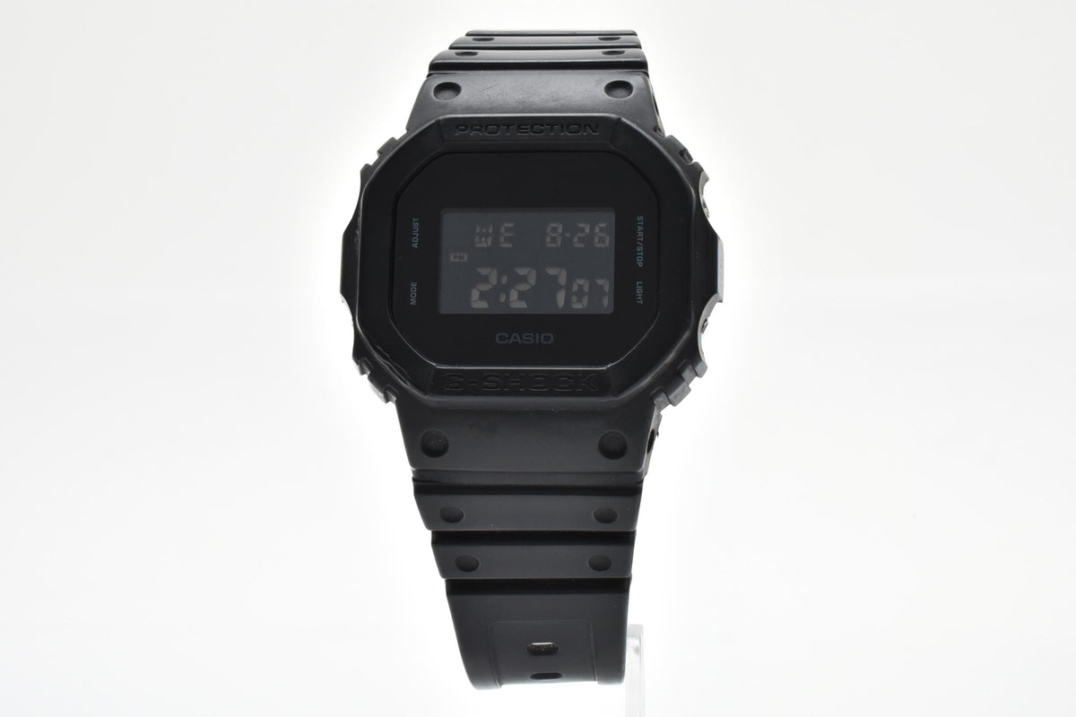 CASIO カシオ G-SHOCK ジーショック Solid Colors DW-5600BB メンズ クォーツ デジタル 腕時計 ブラック液晶 オールブラック 樹脂ケース レジンベルト 44mm 2010年代