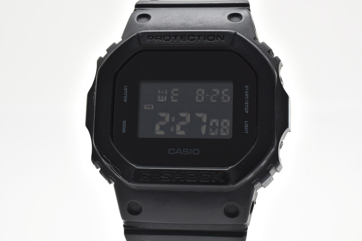 CASIO カシオ G-SHOCK ジーショック Solid Colors DW-5600BB メンズ クォーツ デジタル 腕時計 ブラック液晶 オールブラック 樹脂ケース レジンベルト 44mm 2010年代