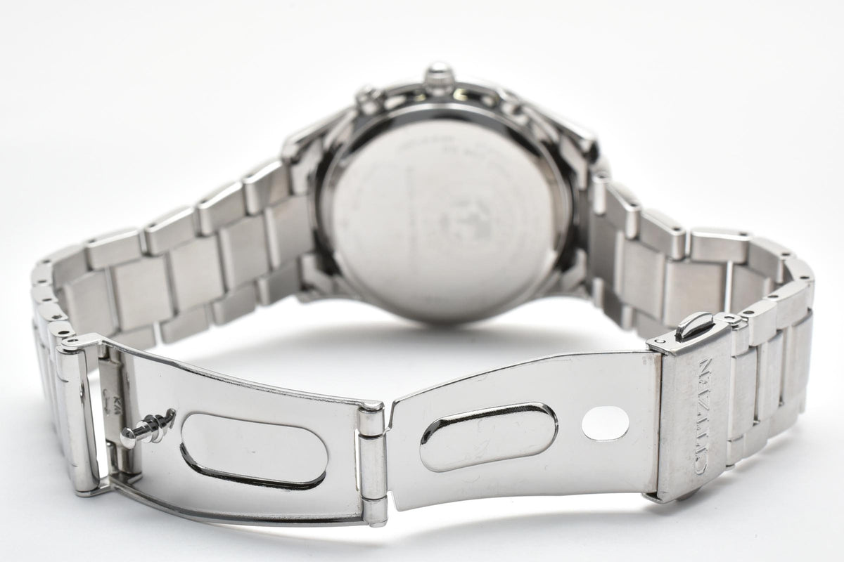 CITIZEN シチズン コレクション H415-S112907 メンズ エコドライブ 電波ソーラー 腕時計 ブラック文字盤 ローマ数字 デイト ステンレス ブレスレット 36.6mm 2010年代