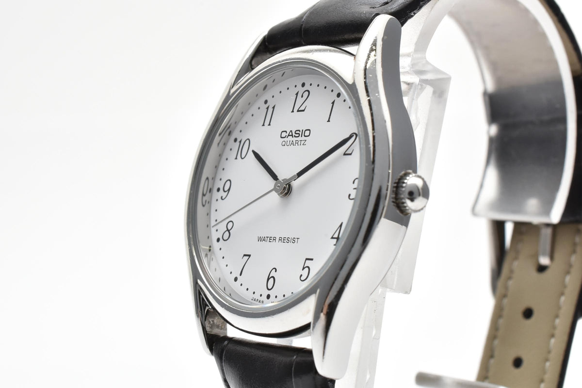 CASIO カシオ MTP-1402 メンズ クォーツ 腕時計 00s vintage Y2K ホワイト文字盤 アラビア数字 3針 ステンレスケース ブラック レザーストラップ 32mm 2000年代 ドレスウォッチ