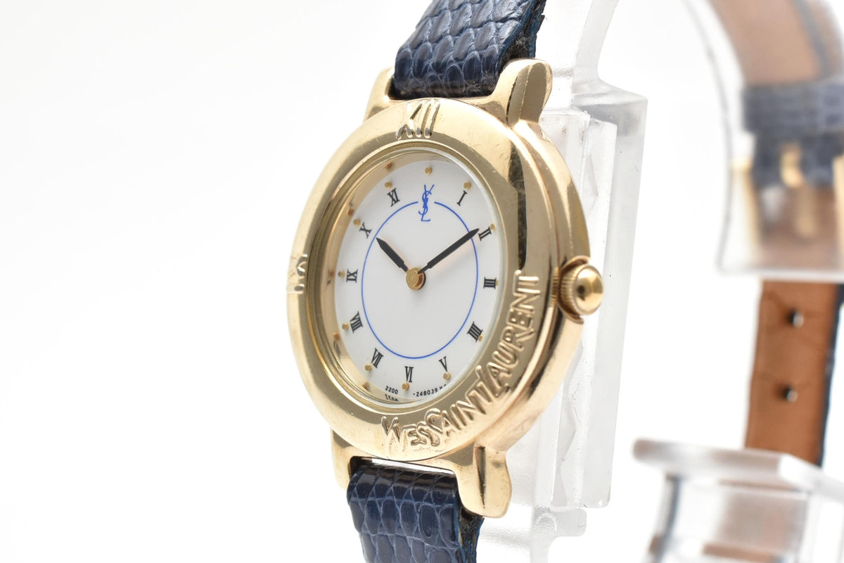 Yves Saint Laurent イヴサンローラン YSLロゴ 90s vintage カサンドラ 2200-229789 レディース クォーツ 腕時計 ホワイト文字盤 ローマ数字 ゴールドカラー ステンレスケース 1990年 ヴィンテージ