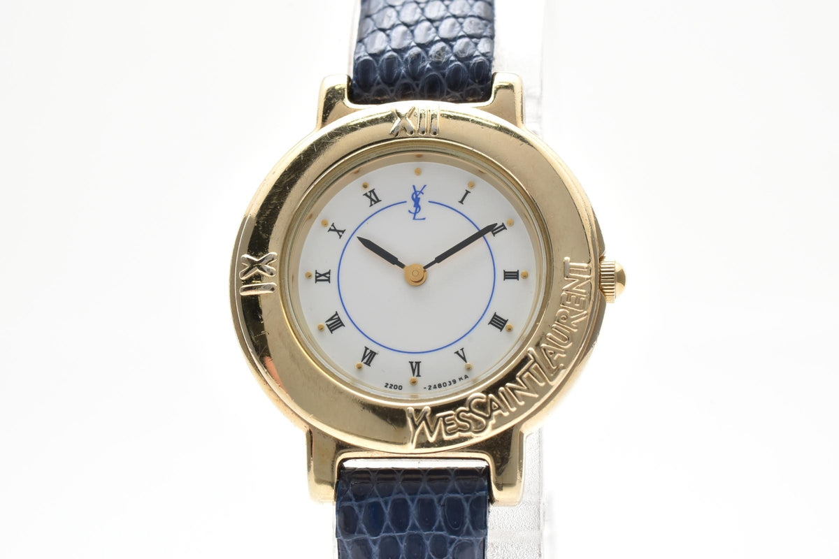 Yves Saint Laurent イヴサンローラン YSLロゴ 90s vintage カサンドラ 2200-229789 レディース クォーツ 腕時計 ホワイト文字盤 ローマ数字 ゴールドカラー ステンレスケース 1990年 ヴィンテージ