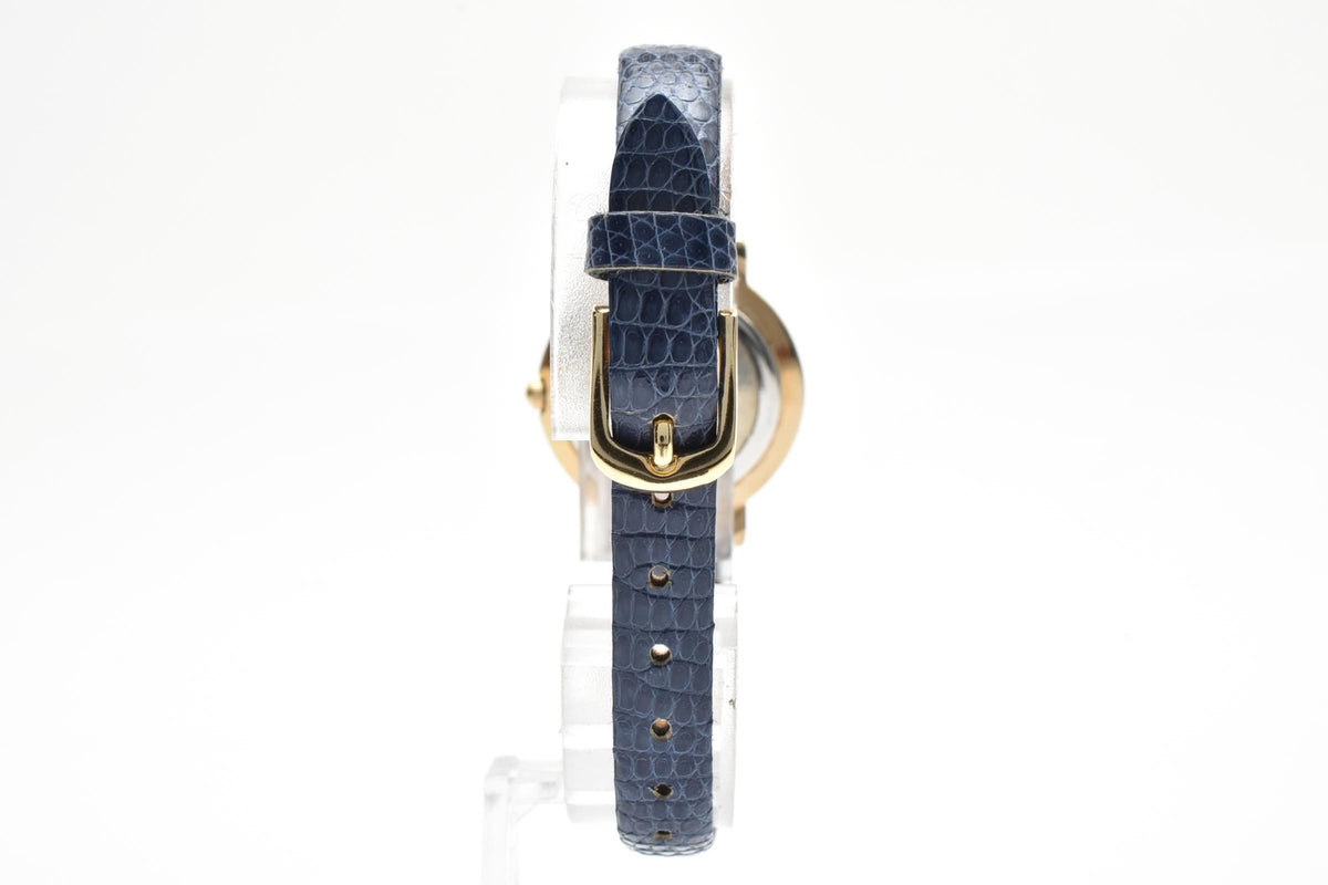 Yves Saint Laurent イヴサンローラン YSLロゴ 90s vintage カサンドラ 2200-229789 レディース クォーツ 腕時計 ホワイト文字盤 ローマ数字 ゴールドカラー ステンレスケース 1990年 ヴィンテージ