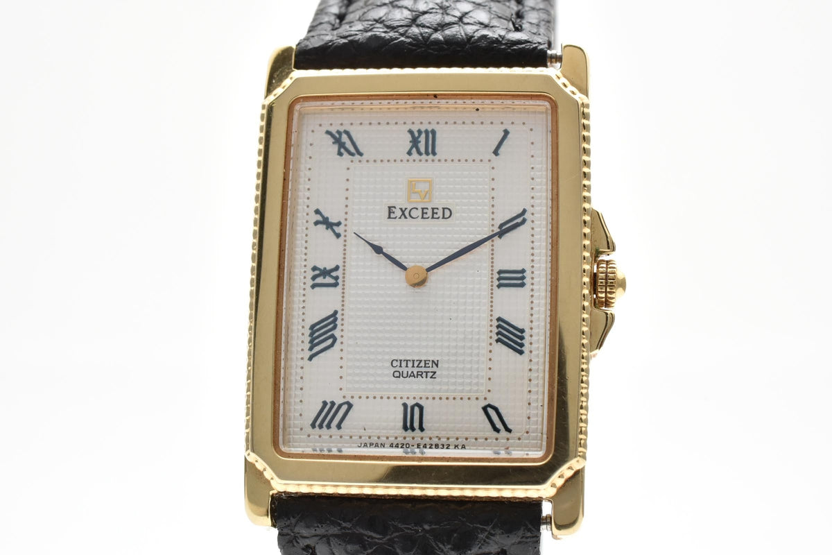 CITIZEN シチズン EXCEED エクシード 4420-E41308 メンズ クォーツ 腕時計 ホワイト文字盤 ローマ数字 角型 ゴールドカラー レザー 21.8mm 1980年代 ヴィンテージ