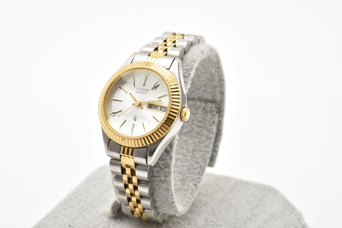 CITIZEN シチズン 6000-K09346 レディース クォーツ 90s vintage 腕時計 ホワイト文字盤 デイデイト 曜日 日付 フルーテッドベゼル ステンレス コンビ ブレスレット 24.3mm 1990年代 ヴィンテージ