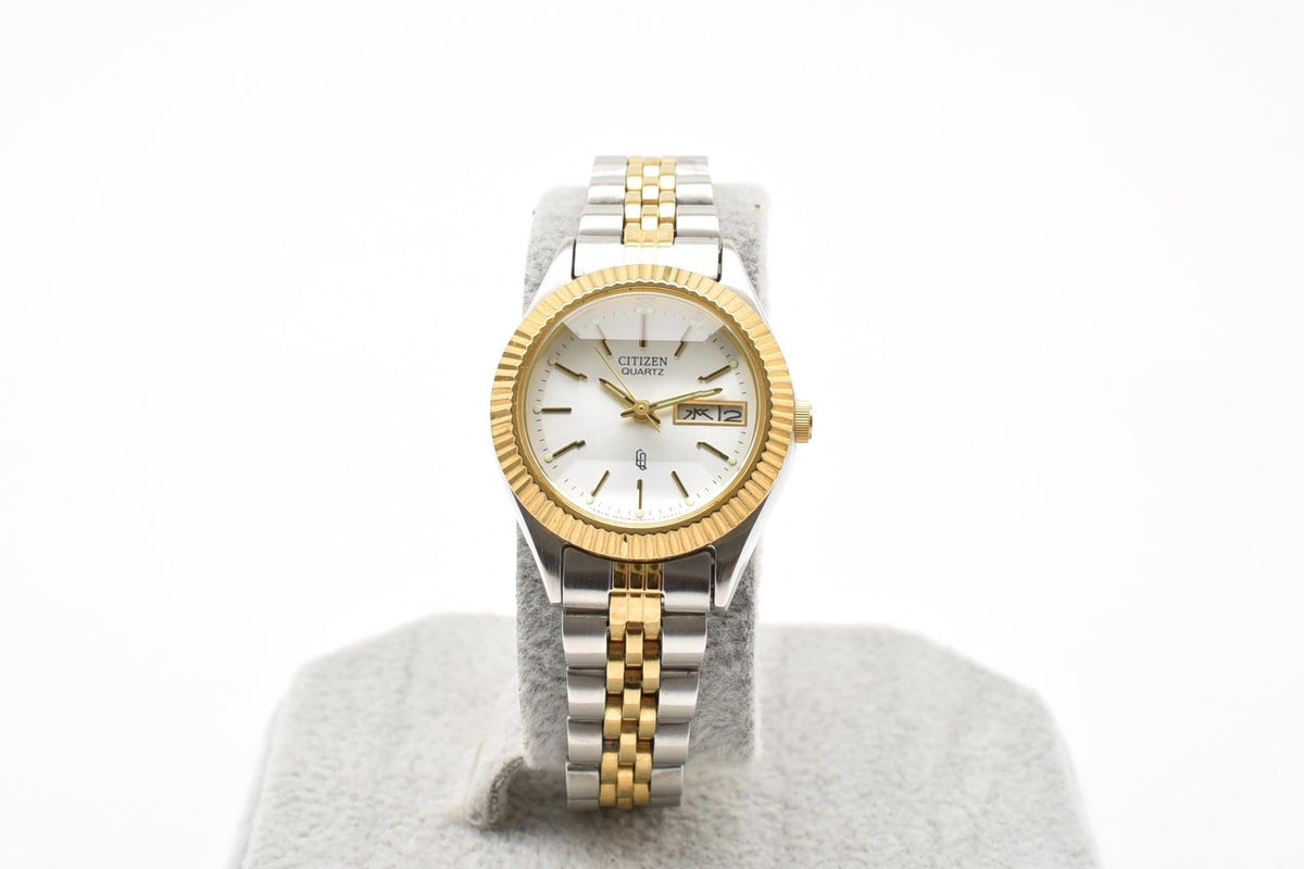 CITIZEN シチズン 6000-K09346 レディース クォーツ 90s vintage 腕時計 ホワイト文字盤 デイデイト 曜日 日付 フルーテッドベゼル ステンレス コンビ ブレスレット 24.3mm 1990年代 ヴィンテージ